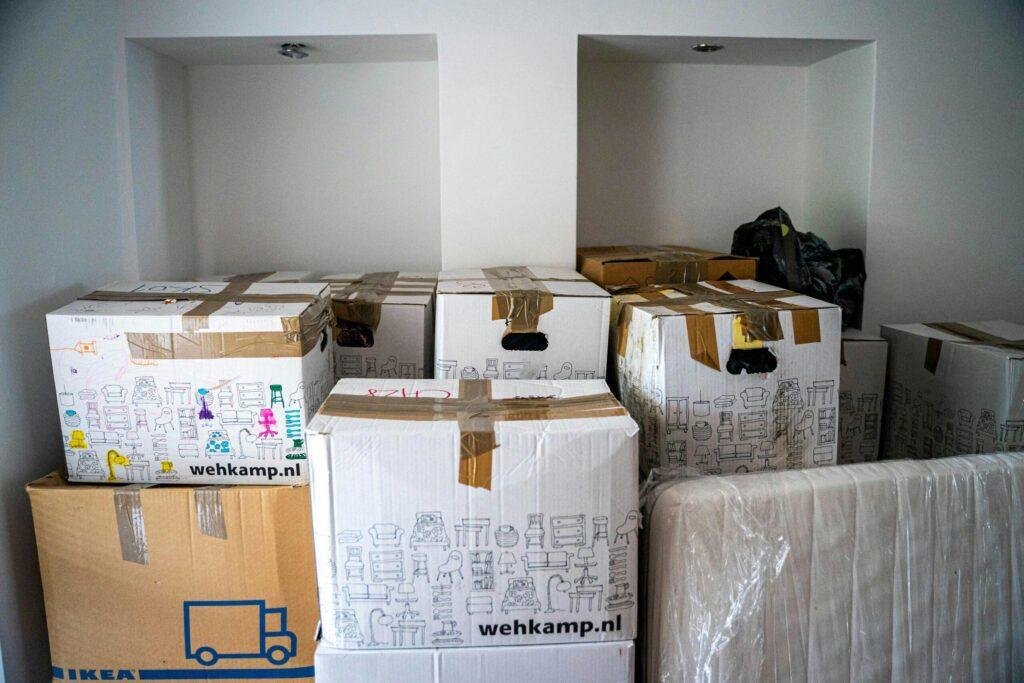 Moving house skip bin hire Geelong — skip bin on a driveway during a home relocation, delivered by Geelong All Bins