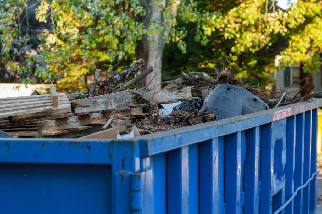 Rubbish removal Geelong — skip bin filled with household rubbish and garden waste collected by Geelong All Bins